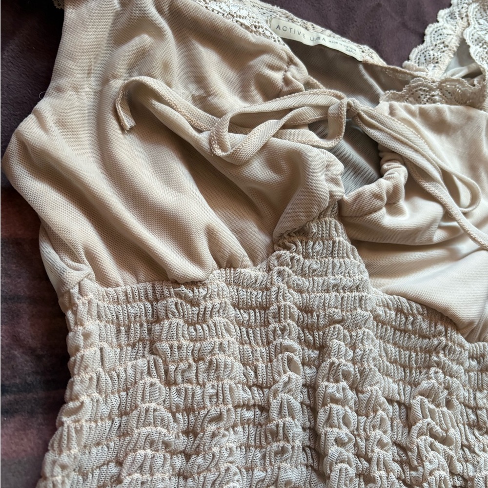 Beige Ruched Top with Lace Trim - Picture 4 of 6